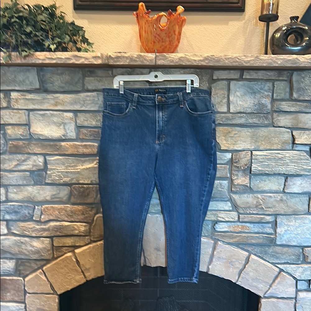 EUC LEE Size 18 Denim Jean capris - Reg Fit Mid Rise